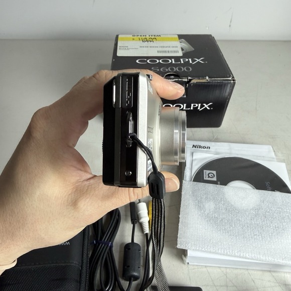 Nikon COOLPIX S6000 14.2MP 7x Zoom Digital Camera Bundle w/ Charger & Battery - Picture 6 of 16